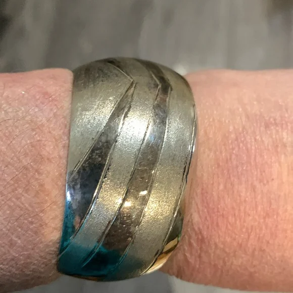 Cuff bracelet* - Picture 1 of 6